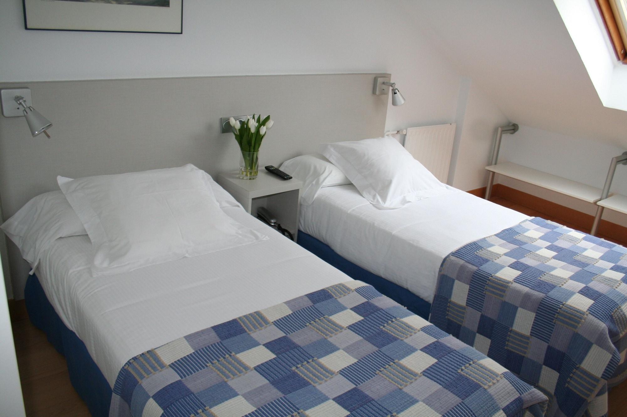 Hotel Jauregui Hondarribia Bagian luar foto