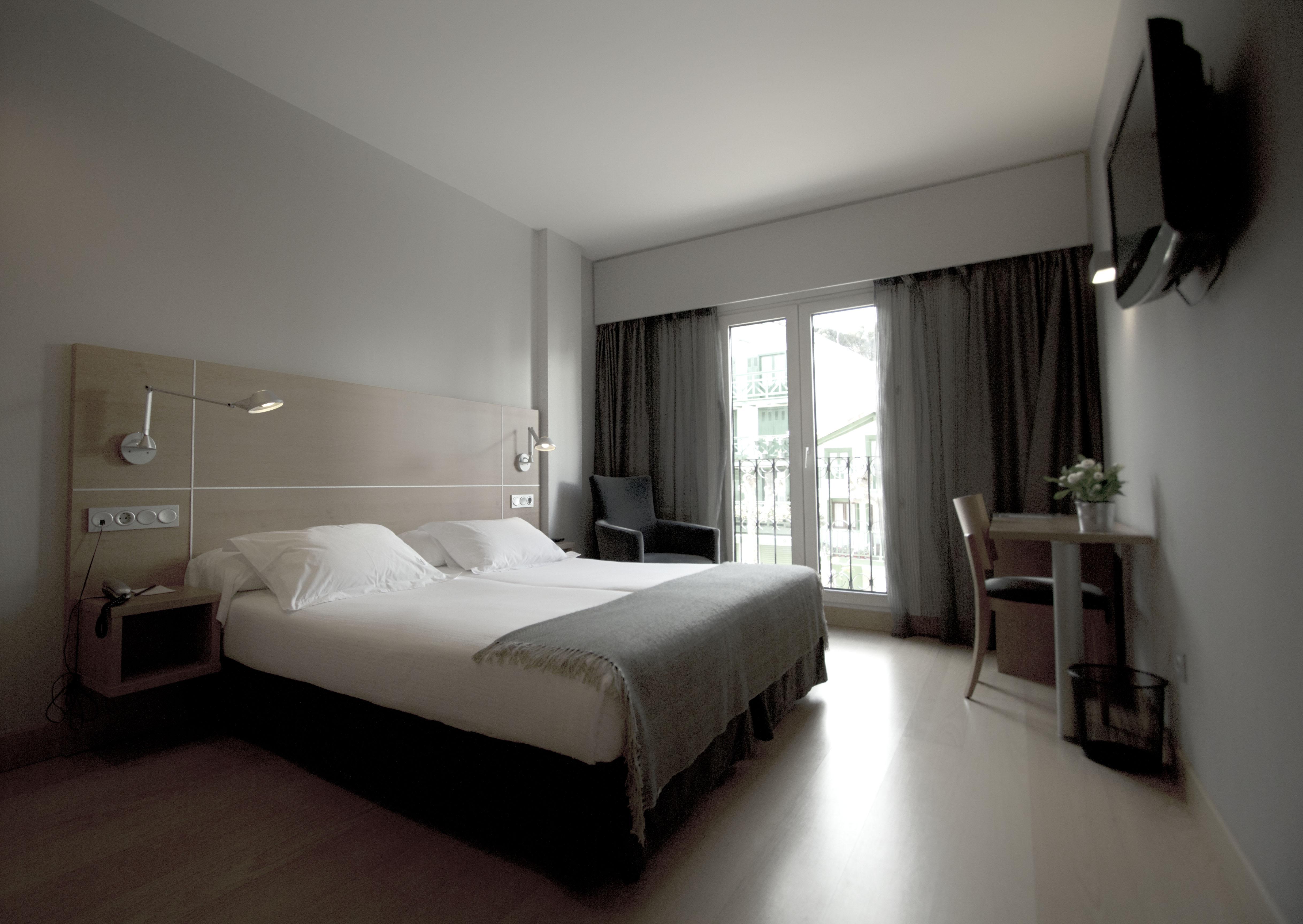 Hotel Jauregui Hondarribia Bagian luar foto