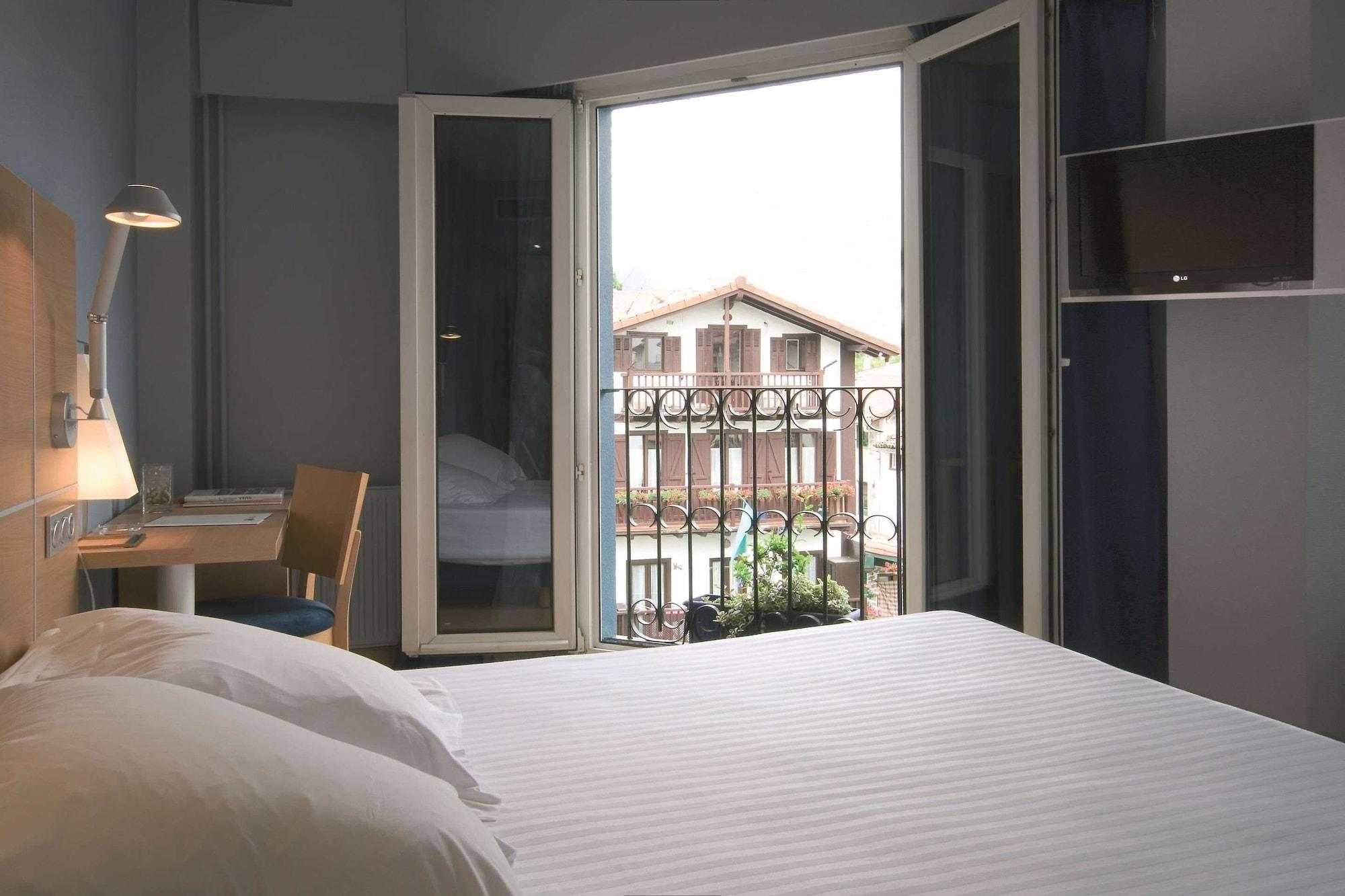 Hotel Jauregui Hondarribia Bagian luar foto
