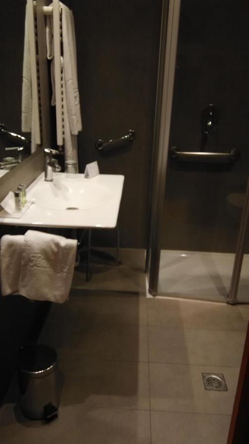 Hotel Jauregui Hondarribia Bagian luar foto